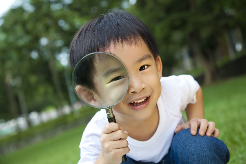 early years science activities magnifying glass