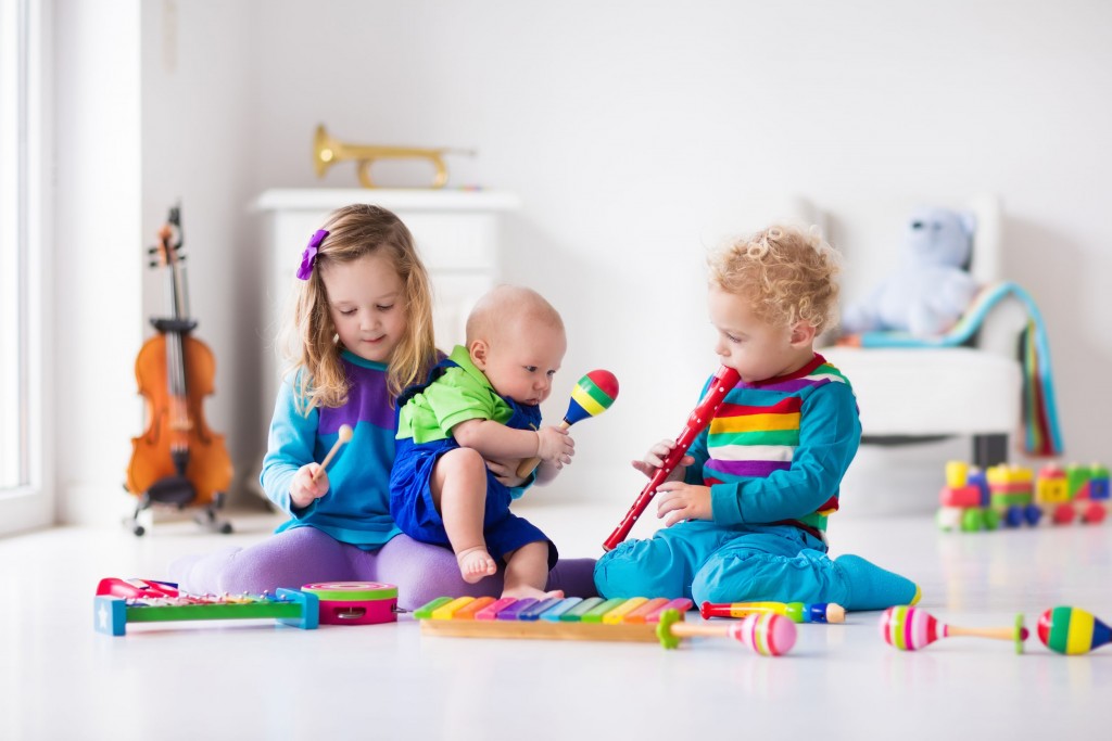 Best musical toys – children playing with instruments