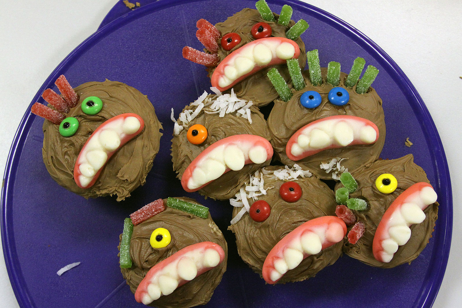 Halloween Crafts for Kids: Monster cupcakes