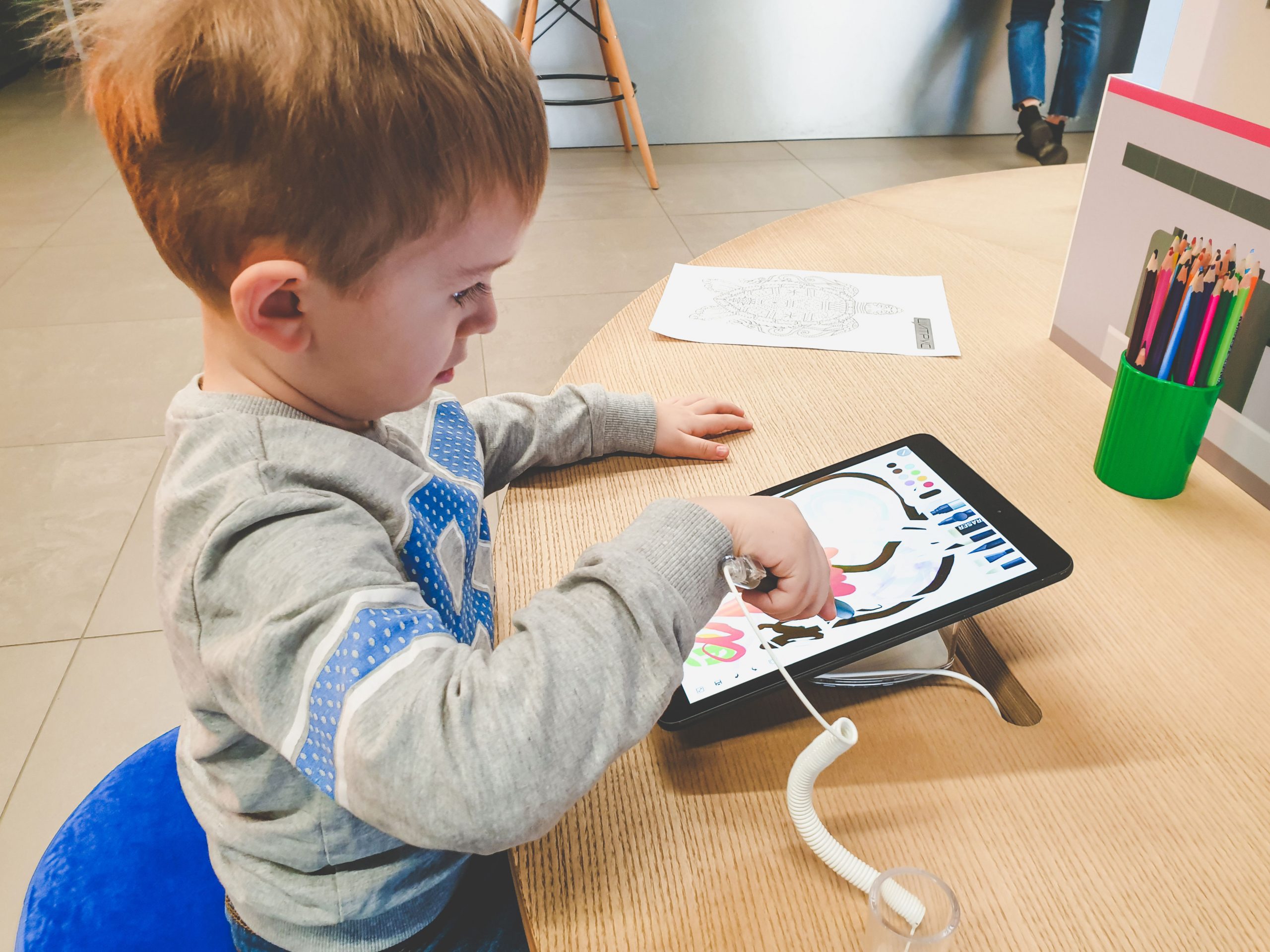 Tablet computer optimized for children helps early learners go